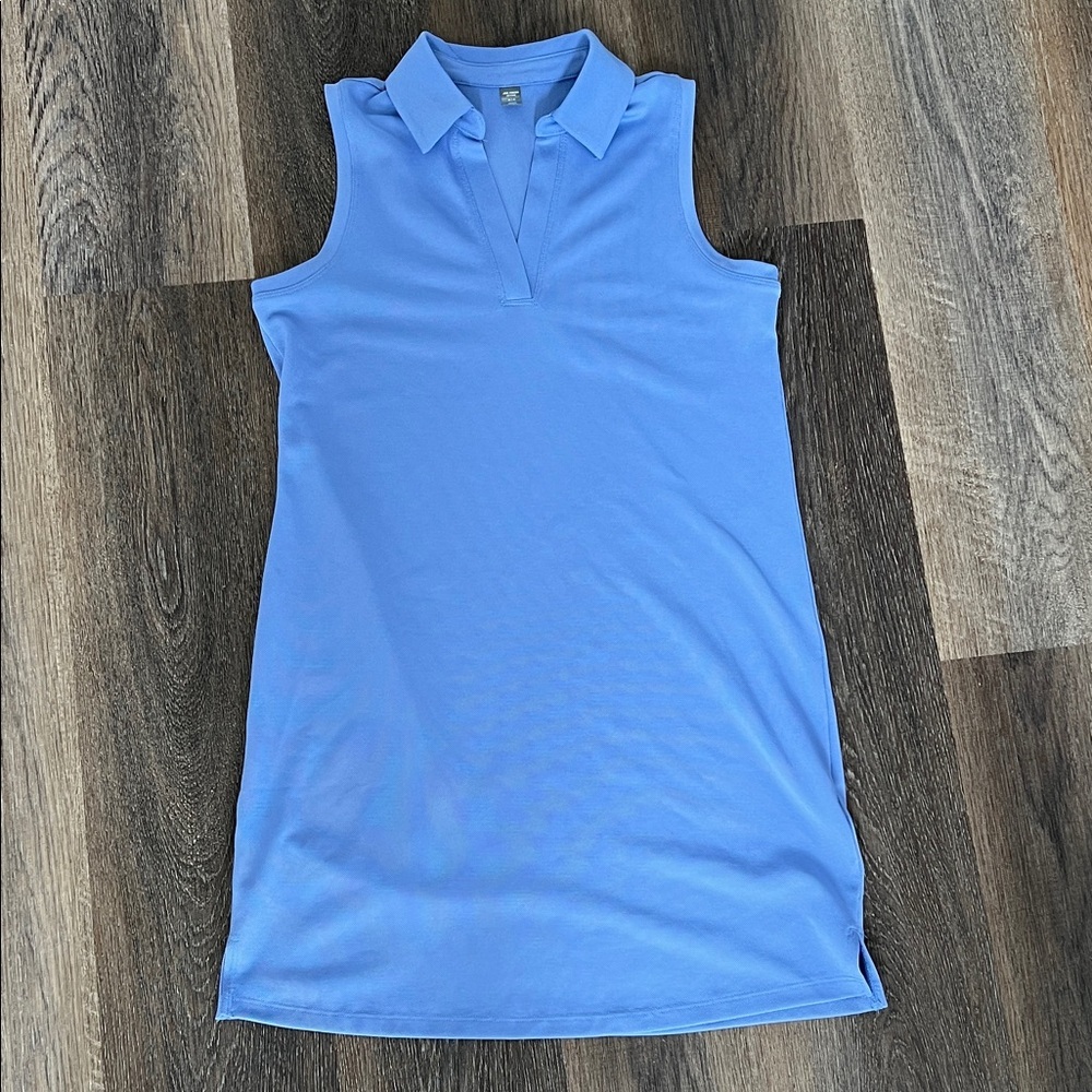 (4) Athletic dress